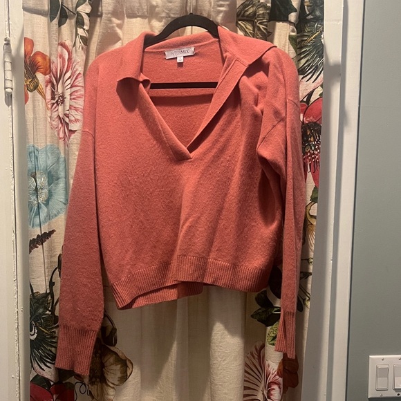 Intermix cashmere sweater, small knick. Nice rose pink color. - Picture 3 of 6